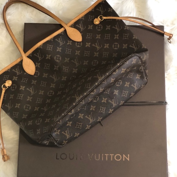 Louis Vuitton Handbags - Louis Vuitton MM Neverfull